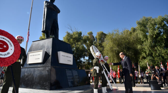 29 Ekim Cumhuriyet Bayramı nedeniyle, Lefkoşa’da, Atatürk Anıtı önünde törenle düzenlendi