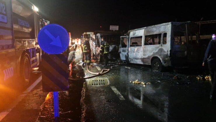 Diyarbakır’da kafa kafaya çarpışan kamyonet ile minibüs alev aldı: 11 yaralı