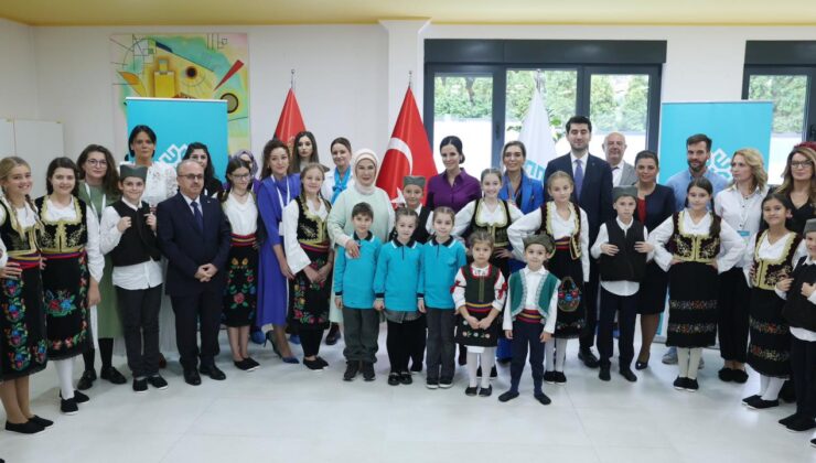 Emine Erdoğan, Belgrad’daki Türkiye Maarif Vakfının anaokulu öğrencileriyle bir araya geldi