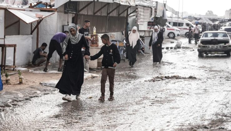 Gazze’deki hükümet: İsrail, güvenli iddia ettiği bölgelerle Filistinlileri aldatıyor