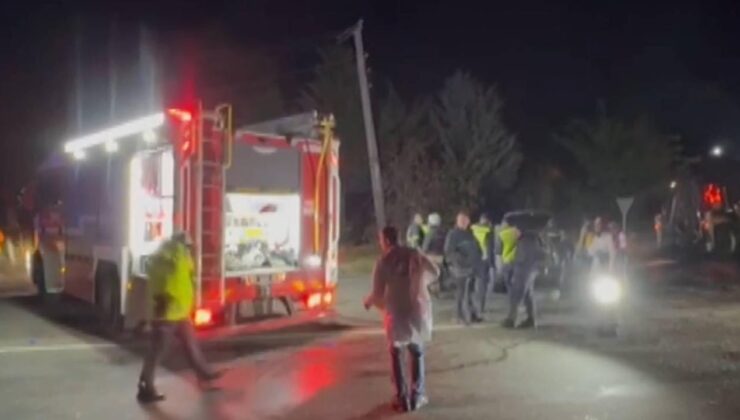 Tekirdağ’da otomobil iş makinesine çarptı: 5 ölü