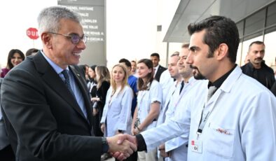 Bakan Memişoğlu, Gaziantep Şehir Hastanesini ziyaret etti