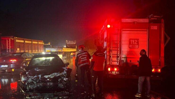 Sakarya’da servis minibüsü ile otomobil çarpıştı