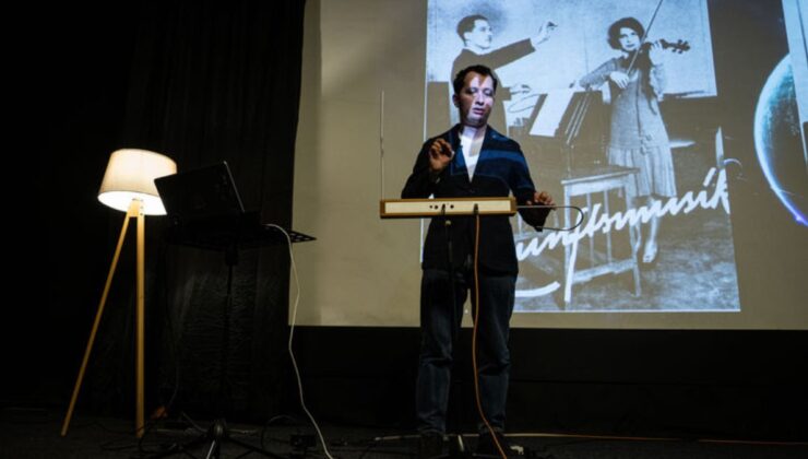 Elektronik müzik aleti Theremin: Dünyanın ilk temassız enstrümanı