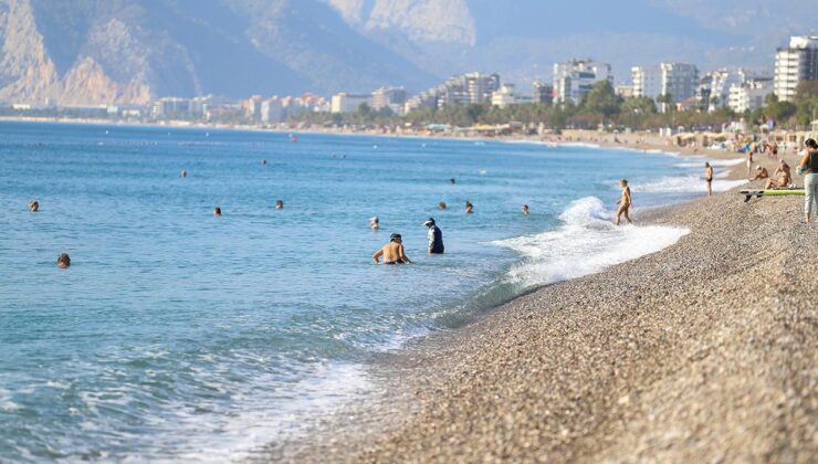 Antalya kasım ayında yazdan kalma günler yaşıyor