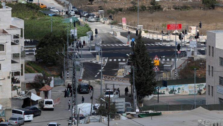 İşgalci İsrail ordusunun Batı Şeria’da bir aracı hedef aldığı saldırıda 2 Filistinli öldü