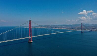 Çanakkale Boğazı dev havuzun geçişi için tek yönlü trafiğe kapatıldı