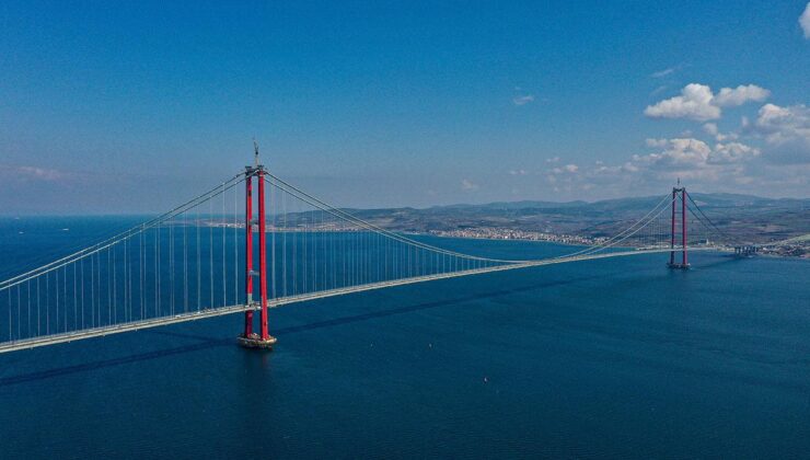 Çanakkale Boğazı dev havuzun geçişi için tek yönlü trafiğe kapatıldı