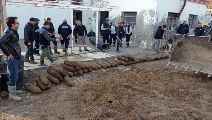 Altyapı çalışmaları sırasında Çanakkale Savaşları dönemine ait 50 top mermisi bulundu