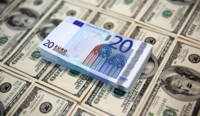 Euro 36,9, sterlin 44,40, dolar ise 34,35 liradan işlem görüyor