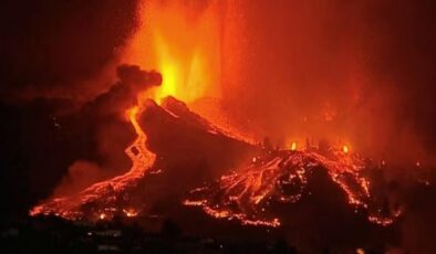 Endonezya’da yanardağ patladı: 10 kişi öldü