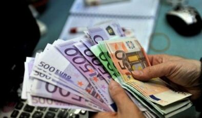 Euro 36,20, sterlin 43,50, dolar ise 34,60 liradan işlem görüyor