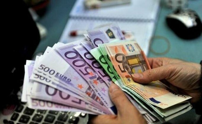 Euro 36,20, sterlin 43,50, dolar ise 34,60 liradan işlem görüyor