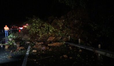 Rize’de heyelan: Karadeniz Sahil Yolu tek yönlü ulaşıma kapandı