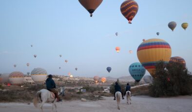 Kapadokya’da sıcak hava balon turlarına rüzgar ve tipi engeli