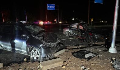 Şanlıurfa’da iki otomobil çarpıştı: 1 ölü, 6 yaralı