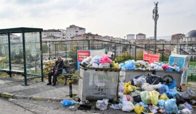 Maltepe’de grev nedeniyle sokaklarda çöp yığınları oluştu