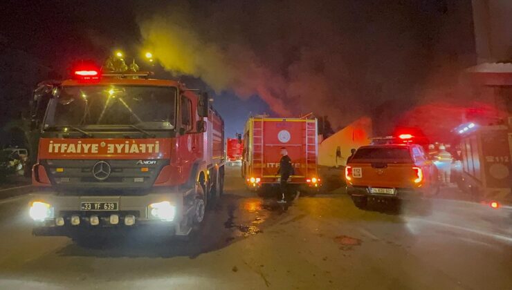 Mersin’de tekstil fabrikasında yangın: Müdahale sürüyor