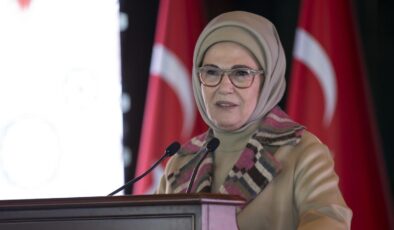 Emine Erdoğan’dan Refik Anadol’un yapay zeka platformuna yönelik paylaşım