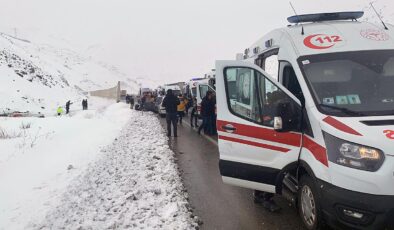 Erzincan’da yolcu otobüsü devrildi