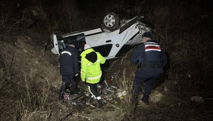 Kütahya’da şarampole devrilen otomobildeki 2 kişi ağır yaralandı