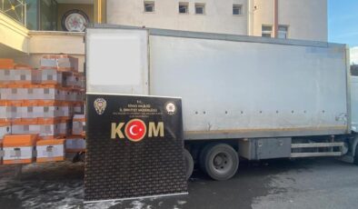 Sivas’ta şüpheli kamyondan yaklaşık 6 milyon boş makaron çıktı