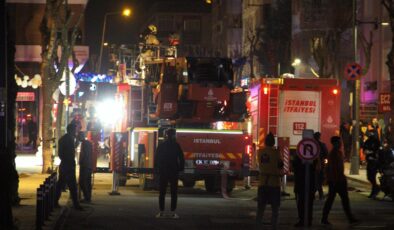 Avcılar’da binanın çatı katında çıkan yangın söndürüldü