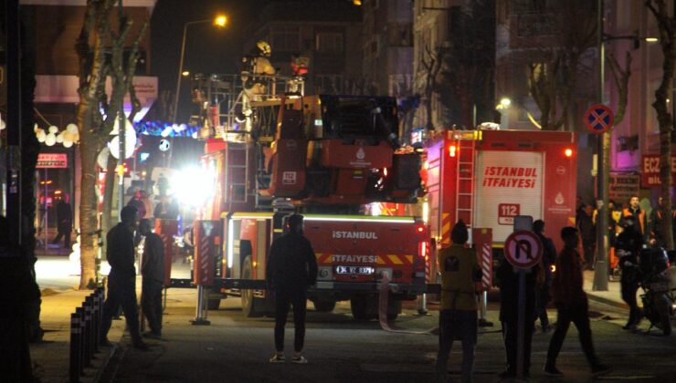 Avcılar’da binanın çatı katında çıkan yangın söndürüldü