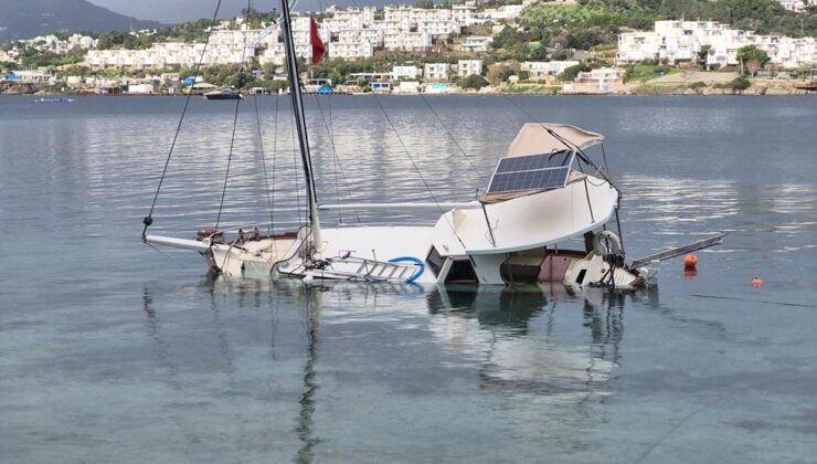 Kuvvetli rüzgarda sürüklenen tekne battı