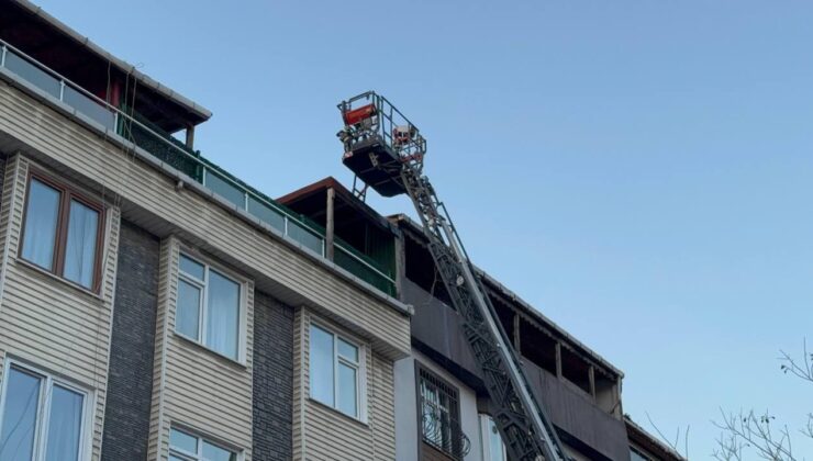 İstanbul’da 5 katlı binanın çatısında yangın