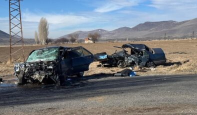 Nevşehir’de iki otomobil çarpıştı: Baba ve oğlu öldü, 4 kişi yaralandı