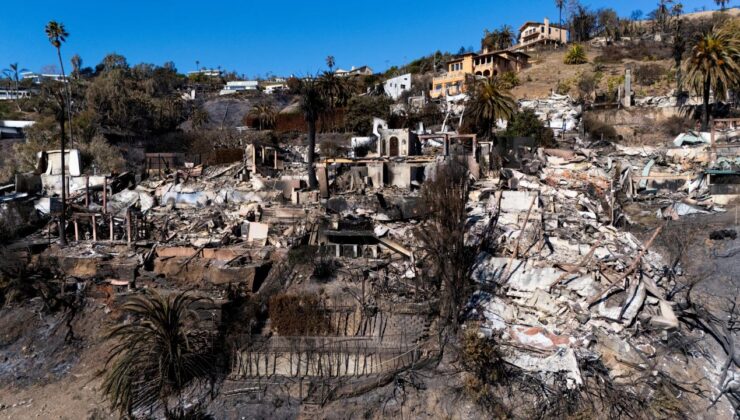 California’nın son 40 yıldaki en geniş kentsel alanı yandı