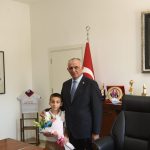 Milli Eğitim Bakanı Çavuşoğlu makamını Şht. Yalçın İlkokulu öğrencisi Hasan Basmaz’a devretti