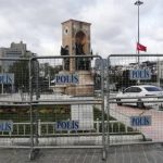 Taksim Meydanı'na yürümek isteyen gruplara müdahale