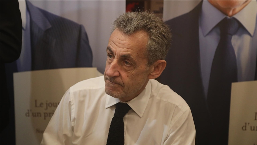 Fransa'da "Libya davası"nda eski Cumhurbaşkanı Sarkozy hakkında 7 yıl hapis talebi