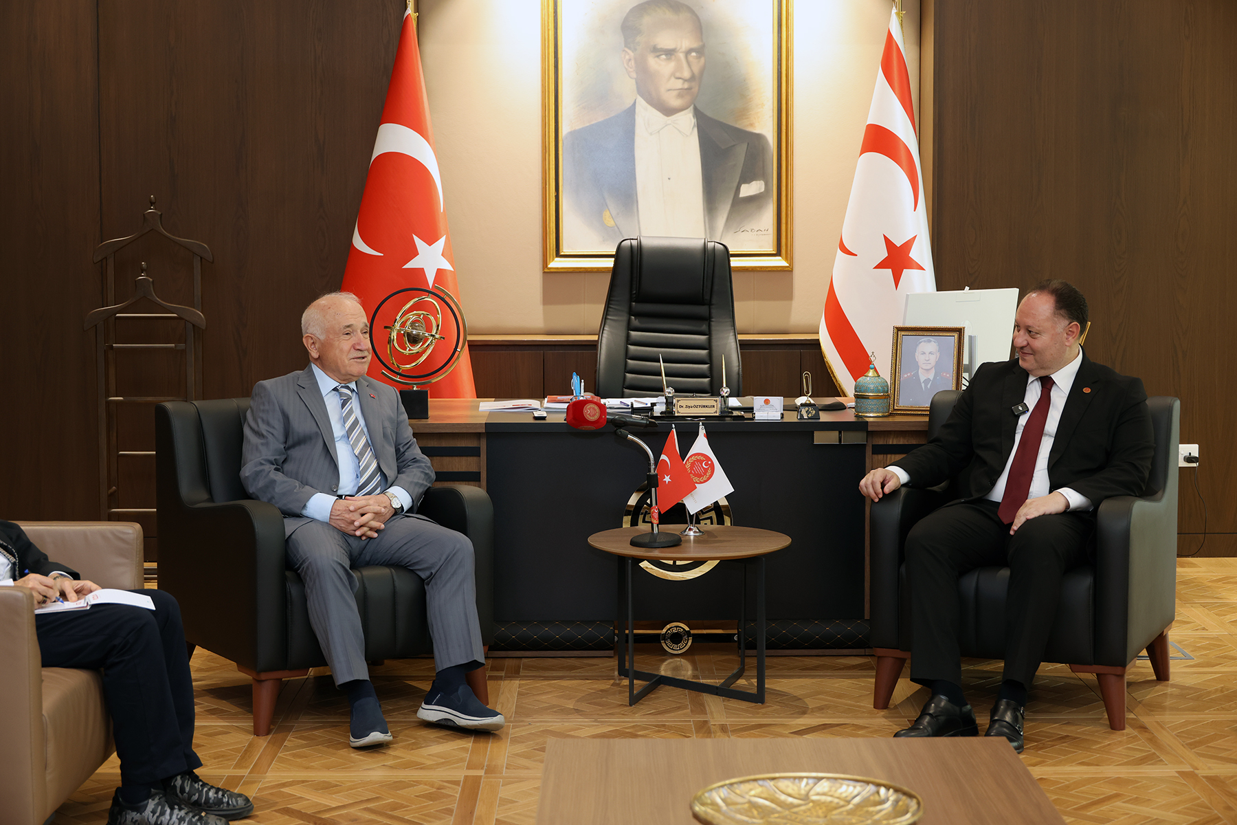 Öztürkler: “Rumlar milli gelirini refah yerine silaha harcıyor”